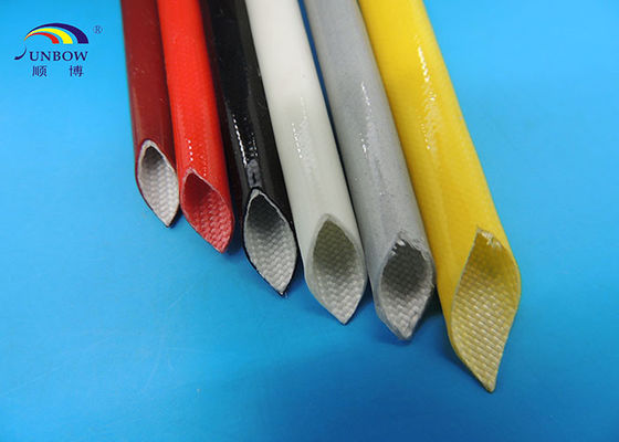 中国 シリコーンはガラス繊維によって編まれたスリーブを付ける/絶縁材のケイ素のガラス管ケーブルの袖に塗りました サプライヤー