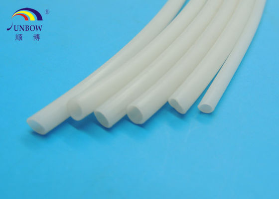 中国 自動車ケーブル、絶縁材をワイヤーで縛るシーリングのための適用範囲が広く白いシリコーン ゴムの管 サプライヤー